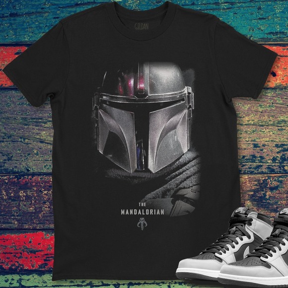 Star Wars The Mandalorian Bounty Hunter Helmet Unisex Gift T-Shirt Shirt - Picture 1 of 2